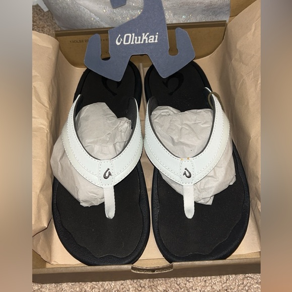 OluKai Shoes - olukai flip flops black and white